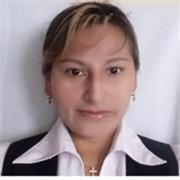 Profesora de educación primaria imparte conocimimientos con niños de 6;7,8,9 años